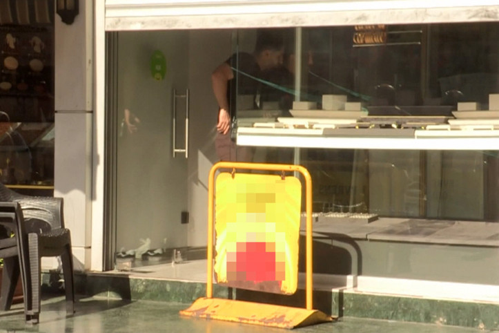 Kameraları boyayıp 4 kilo altın çaldılar