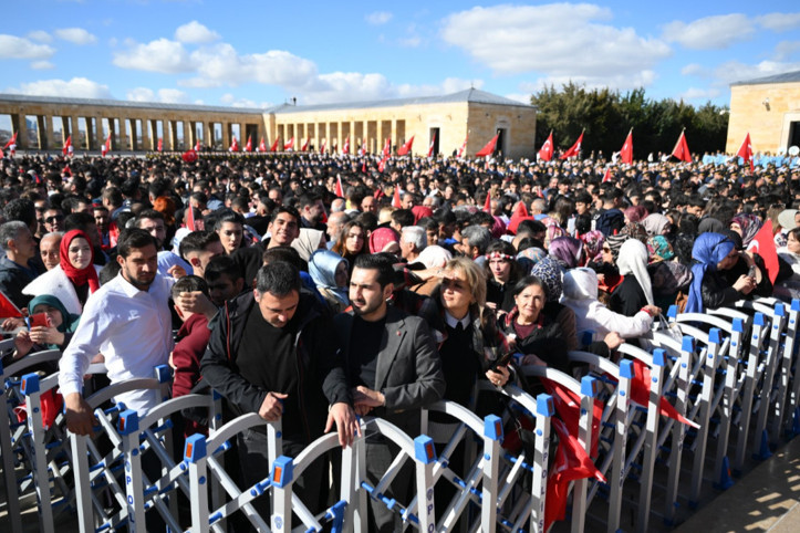 Anıtkabir'deki Erdoğan sloganlarını böyle savundu: Kıskanmayın
