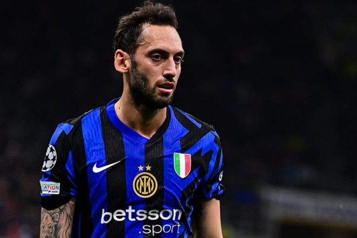 Hakan Çalhanoğlu, Inter'de ayın futbolcusu seçildi