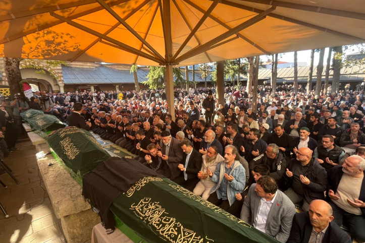 Gebze’de çöken binada hayatını kaybeden Bilir ailesi toprağa verildi