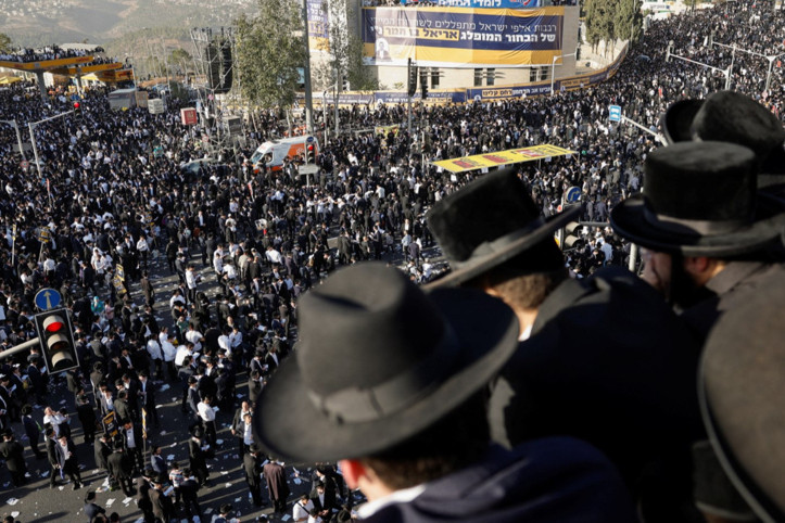 Askerlik karşıtı dev protesto: Bir genç gökdelenden düşerek öldü