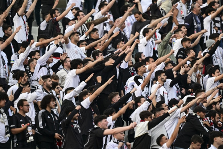 Beşiktaş'ta derbi öncesi taraftar kavgası: 1 ağır yaralı