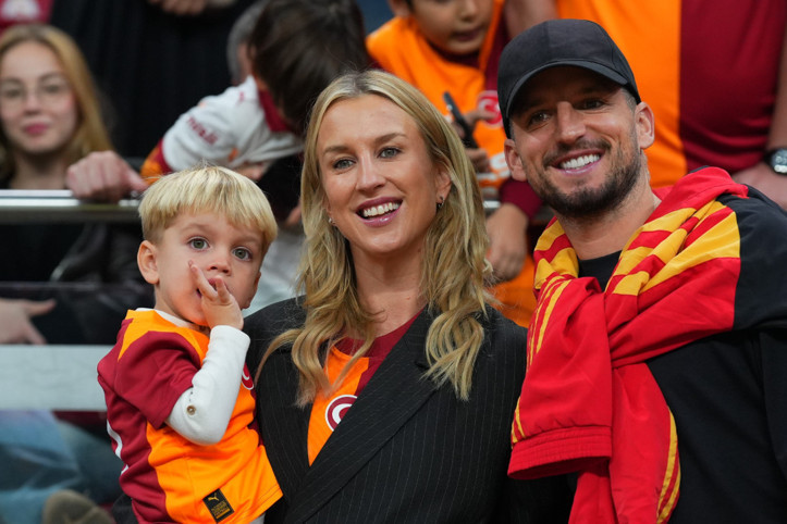 Dries Mertens ve ailesi yeniden RAMS Park'ta!