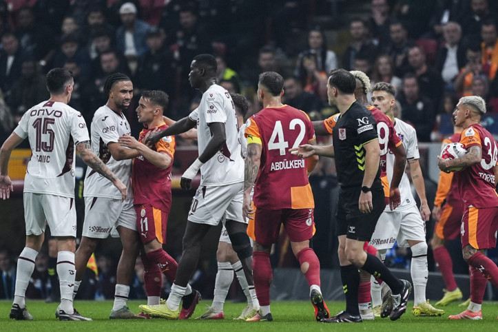 Galatasaray ve Trabzonspor yenişemedi: İki direk, bir kırmızı!