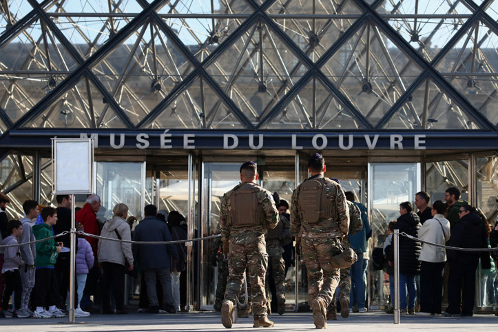 Tarihi soygunun ardından: Louvre'da güvenlik artıyor