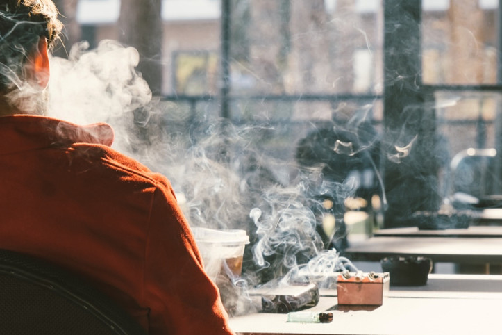 Dünya tarihinde ilk: 2007'den sonra doğanlara sigara yasak