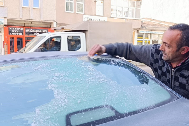 Su da araçlar da buz kesti