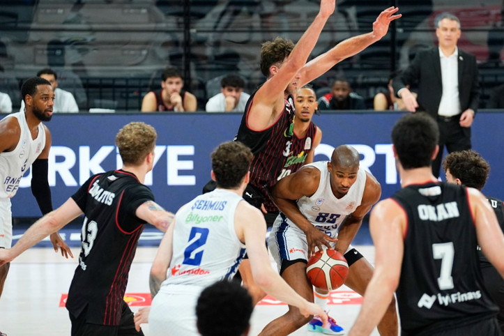 Anadolu Efes'ten Manisa'ya farklı tarife: Seri 6'da 6 oldu