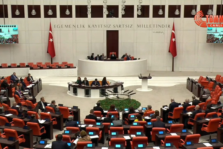 CHP'li Günaydın: Turuncu koltuklarda oturarak hayat okunmuyor