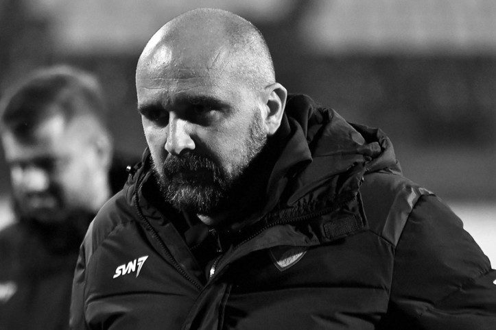 Teknik direktör maç sırasında hayatını kaybetti