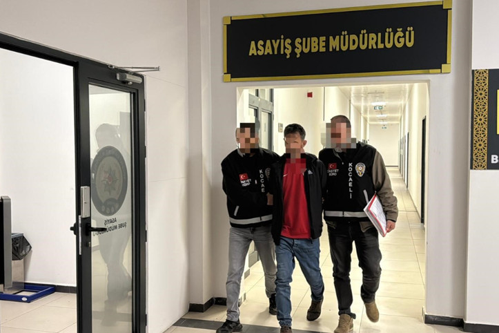 Tartıştığı eşini sokak ortasında öldürdü