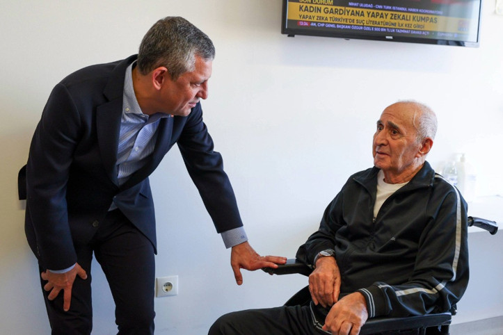 Özgür Özel, Hikmet Çetin'i ziyaret etti