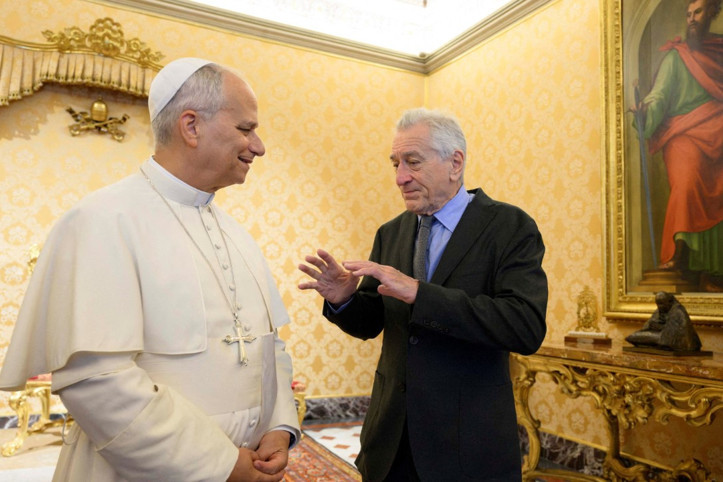 Papa ile ünlü oyuncu arasında samimi görüşme