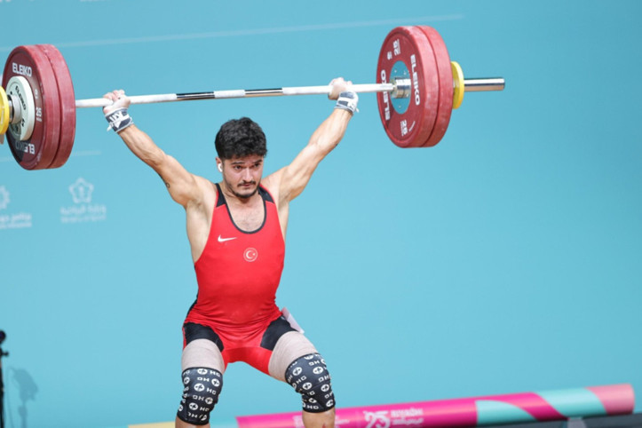 Muhammed Furkan Özbek'ten 2 altın, 1 gümüş madalya