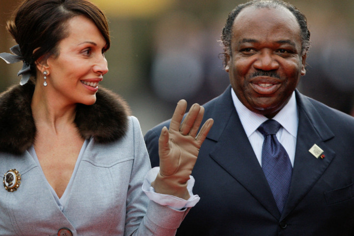 Eski cumhurbaşkanının eşine ve oğluna 20 yıl hapis