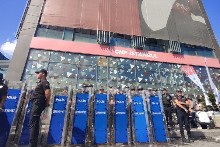 CHP'den Gürsel Tekin'in kullandığı odaların kirletildiği iddialarına yanıt