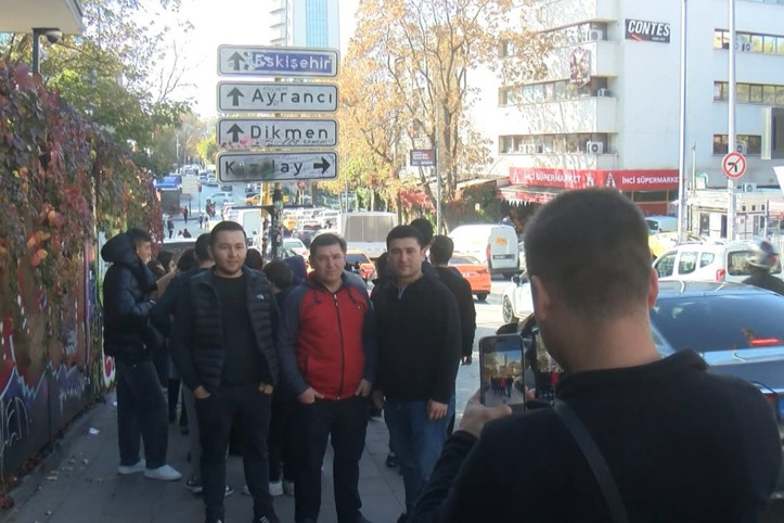 Kızılay tabelası bir kez daha yenilendi