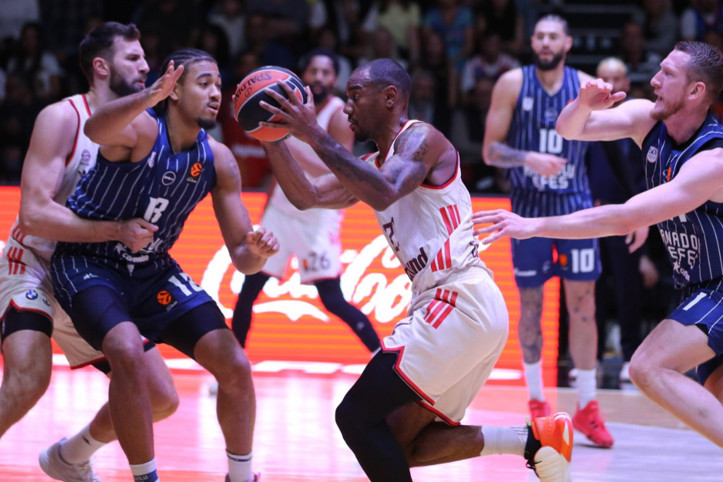 Anadolu Efes'e EuroLeague'de nefes aldıran galibiyet