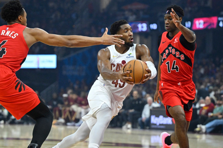 Barnes’tan tarihi gece, Raptors Cleveland’da seriyi sürdürdü