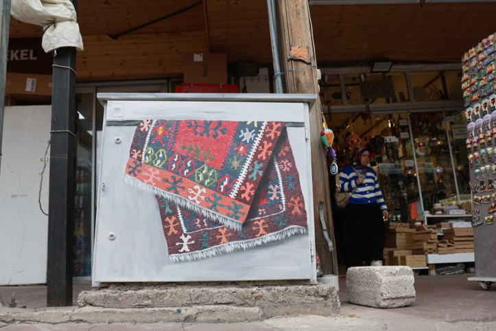 Elektrik panoları sanatla renklendi