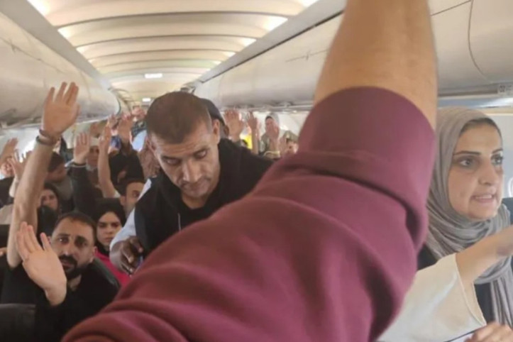 Gizemli uçuş: 153 kişi resmi bildirim olmadan uçakla başka ülkeye gönderildi