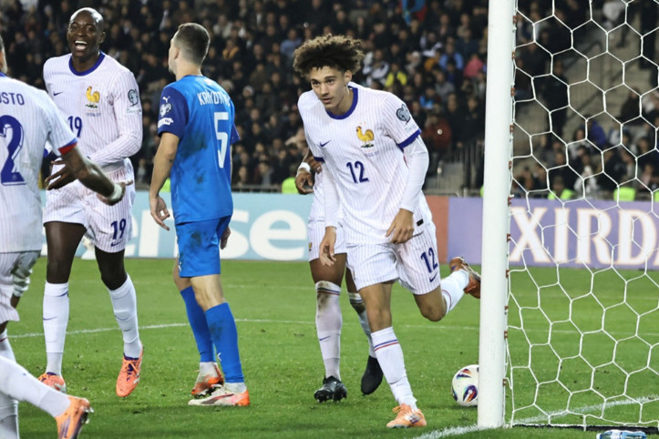 Azerbaycan evinde Fransa'ya direnemedi