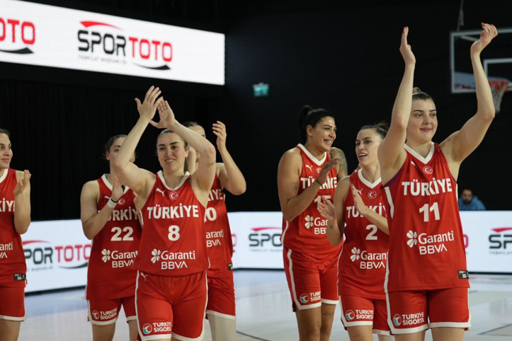 Periler, Nijerya'yı yine yendi ve kampı bitirdi