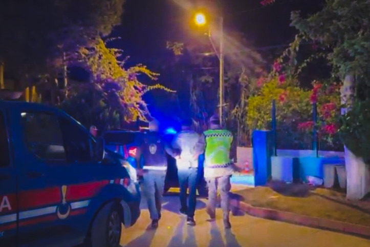 Polise mukavemet ettiler, tutuklandılar