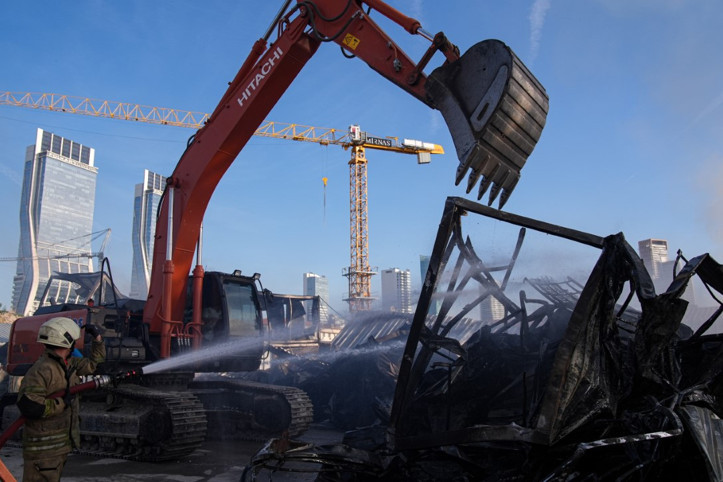 İzmir’de şantiye yangını