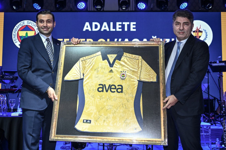 Hakan Safi, 1 milyon TL'ye Fenerbahçe forması satın aldı