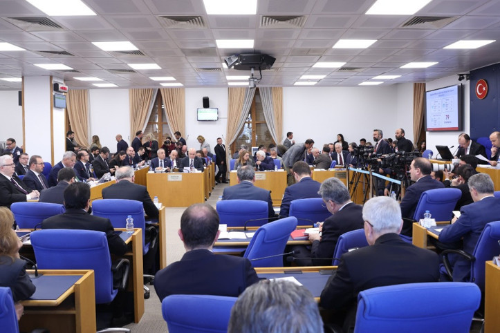 Kadıgil'den sert çıkış: Bu parayla 10 milyon çocuğa bir öğün yemek verilebilir