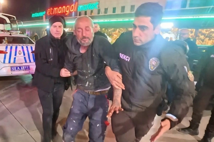 "Gözüm görmüyor neredeyim ben?" dedi, ters kelepçeyle gözünü karakolda açtı