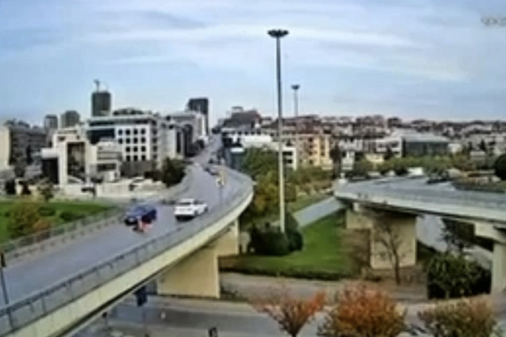 Maltepe’de hatalı sollama kazaya neden oldu