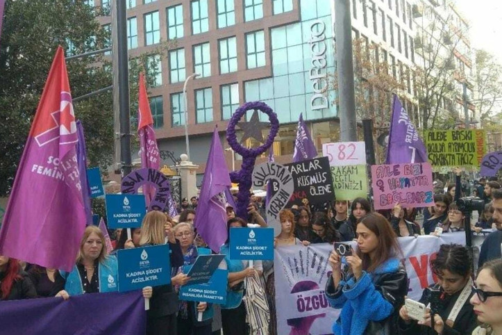 Kadıköy'de 25 Kasım buluşması: Şiddetin karanlığını mücadelemiz dağıtacak