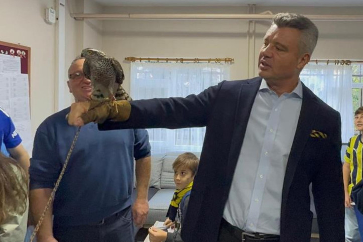 Sadettin Saran'dan Rize'de atmaca şakası: 'Götürebilir miyim?'