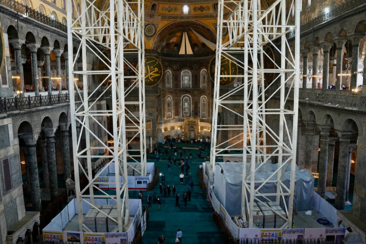 Ayasofya’daki vinç iddialarına yanıt: “Vinci içeri almak zorunda kaldık”