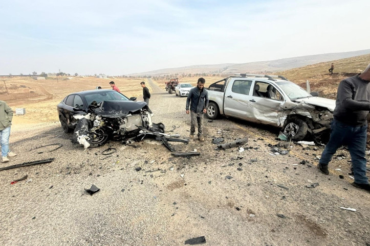 Kafa kafaya çarpışan araçlar tanınmaz hale geldi