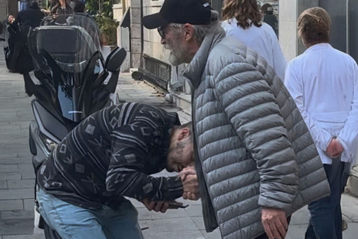 Haluk Bilginer'den hayranına nasihat: "Baban hariç kimsenin elini öpme"