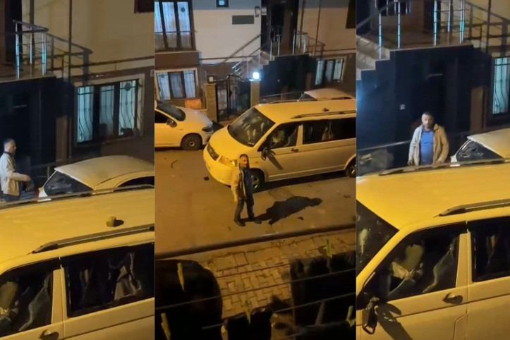 Demir sopayla mahalleyi birbirine kattı: İki aracı birden parçaladı