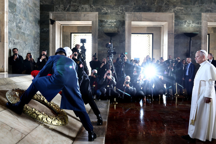 Dünyanın gözü Türkiye'de: Papa geldi