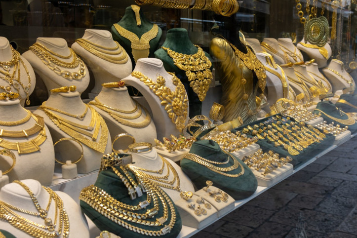 Eşinin altınlarını bozdurdu, gözaltına alındı