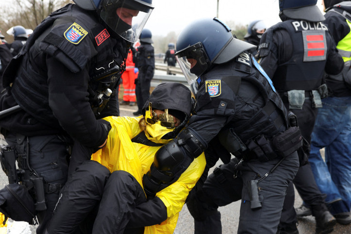 AfD'nin gençlik teşkilatına protesto: Binler sokağa döküldü