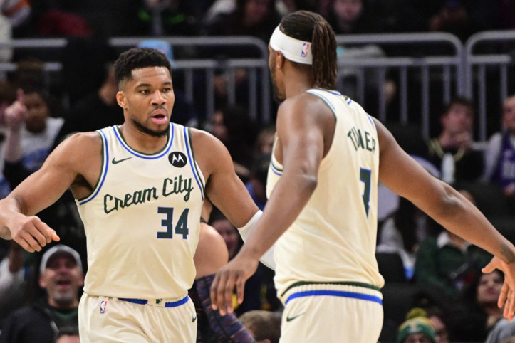 Antetokounmpo tarihe geçti, Bucks rahat kazandı