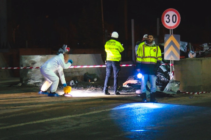 Gişelere çarpan asistan doktor hayatını kaybetti