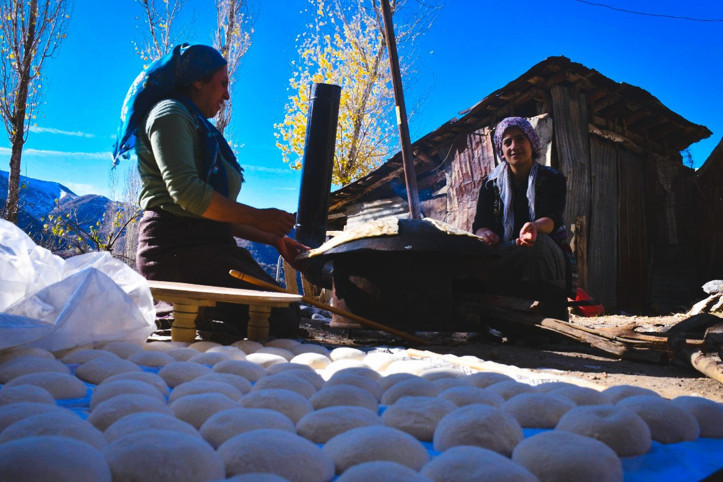 Gönüllü mesai başladı: Her ev için 200 tane pişirmek zorundalar