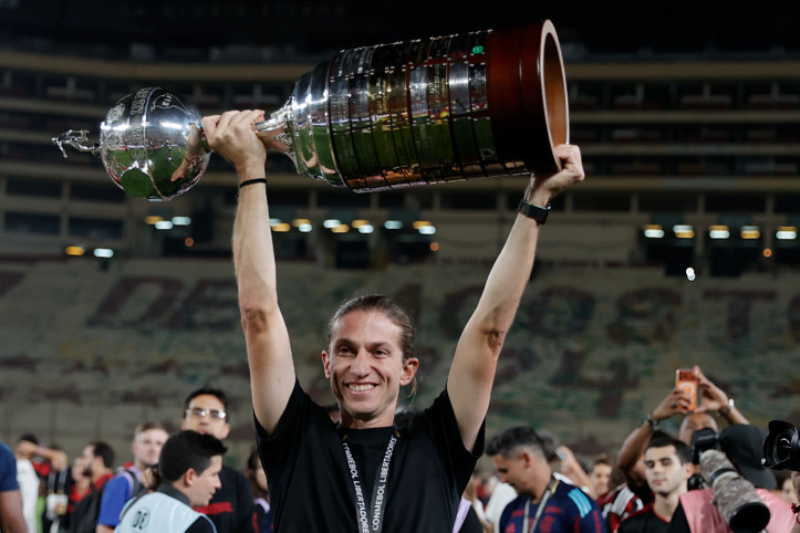 Teknik direktörlüğe başlayalı 1,5 yıl oldu, 5. kupasını kazandı!