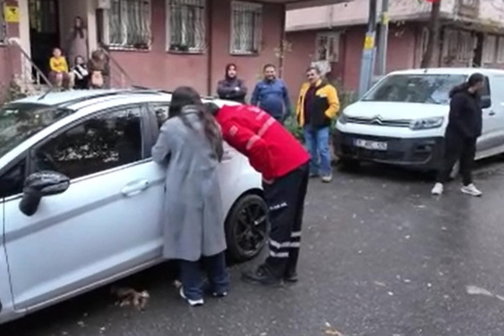 Arabada unutulan bebek için zamanla yarıştılar