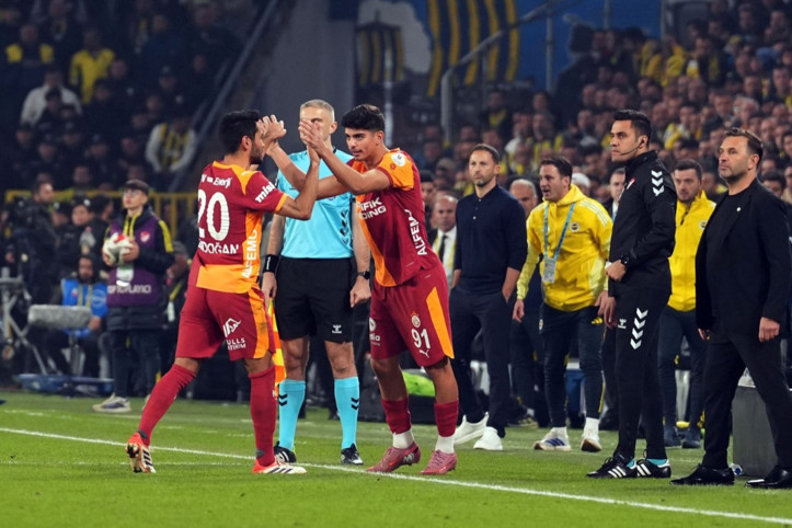 Galatasaraylı Arda Ünyay ilk derbisine çıktı