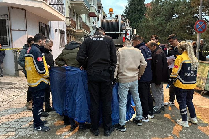 Kanalizasyonda cenin bulundu