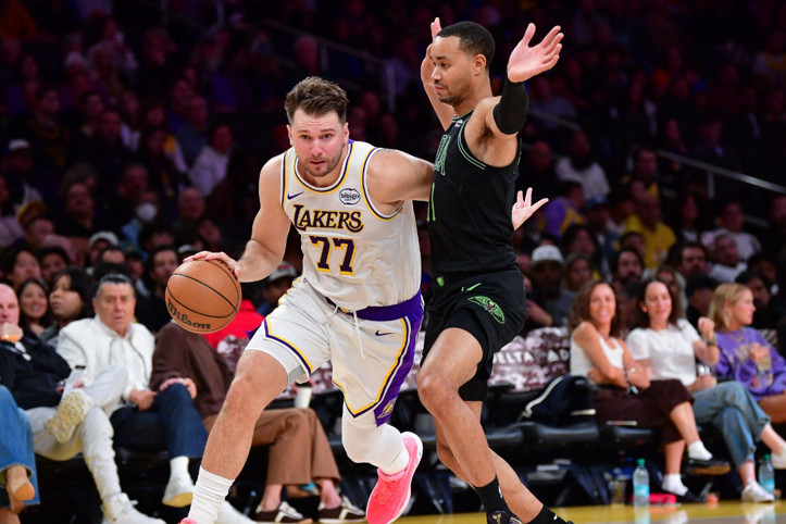 LeBron'suz Lakers'ı Doncic uçurdu: 133-121